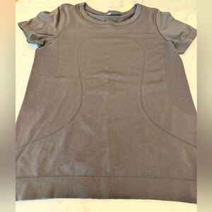 Lululemon Swiftly Tech Black Short-Sleeve Shirt 2.0, size 4(missing tag), EUC